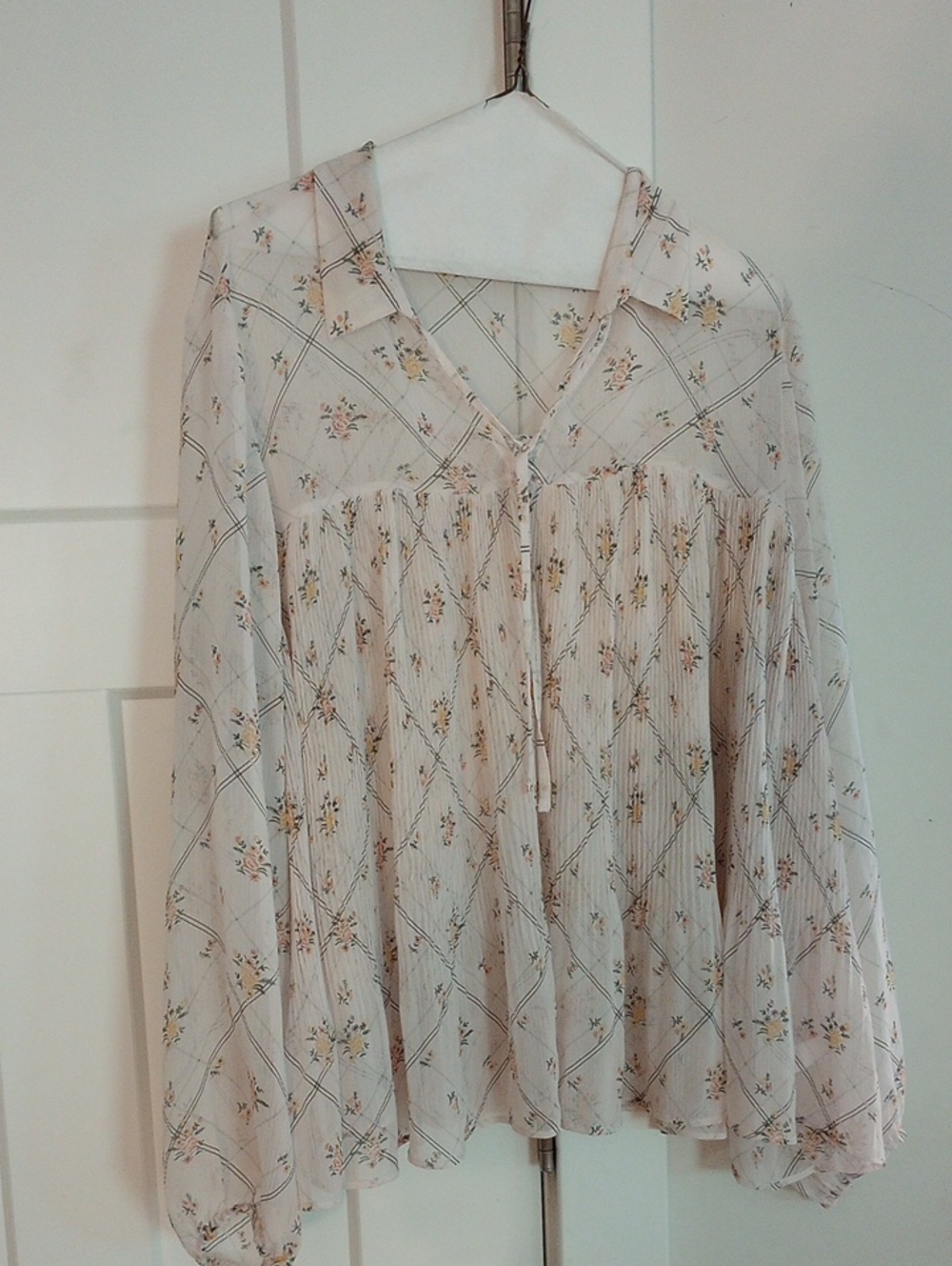 LC Lauren Conrad Cream Sheer Floral Tie-Front Peasant Blouse